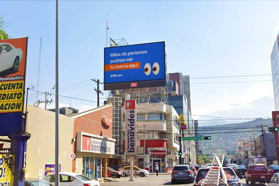 Espectacular en Avenida Padre Mier, Monterrey, Nuevo León. - Publicidad  Exterior